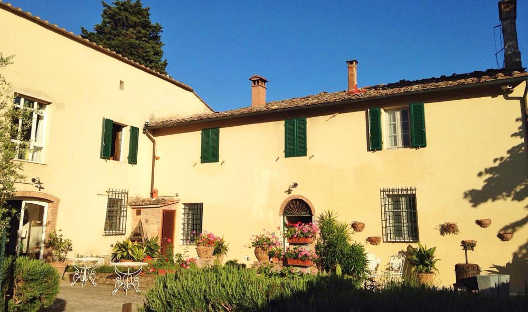 Toscana Immobiliare - Porzione di antico casale con piscina a San Gimignano, Toscana
