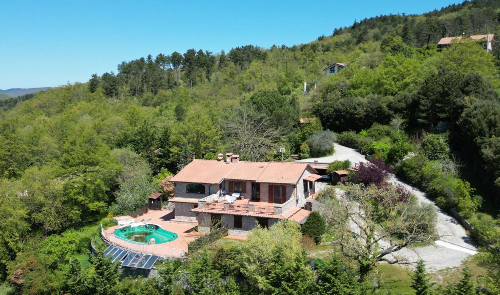 Toscana Immobiliare - Villa ristrutturata in vendita tra Umbria e Toscana