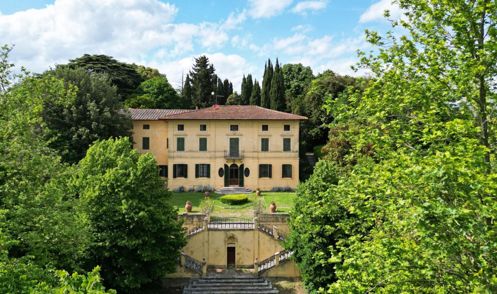 Toscana Immobiliare - Villa storica con parco privato in vendita a Monteriggioni, vicino Siena
