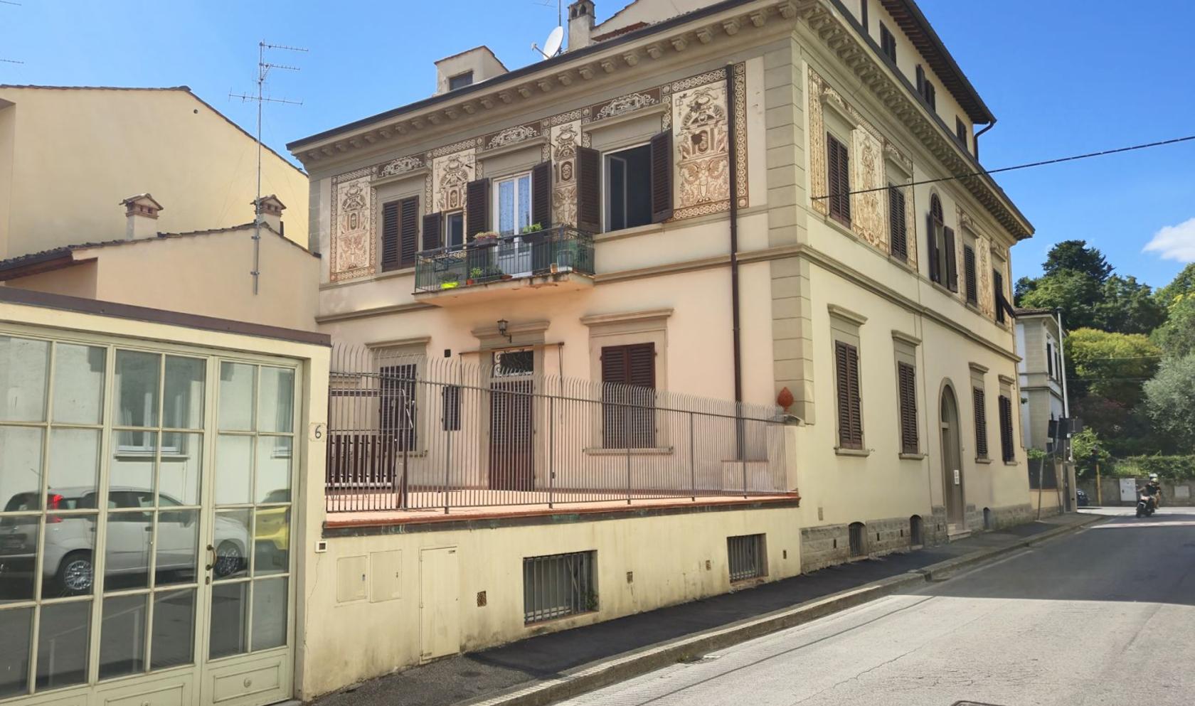 Toscana Immobiliare - Appartamento d'epoca con ampio terrazzo e veranda a Firenze