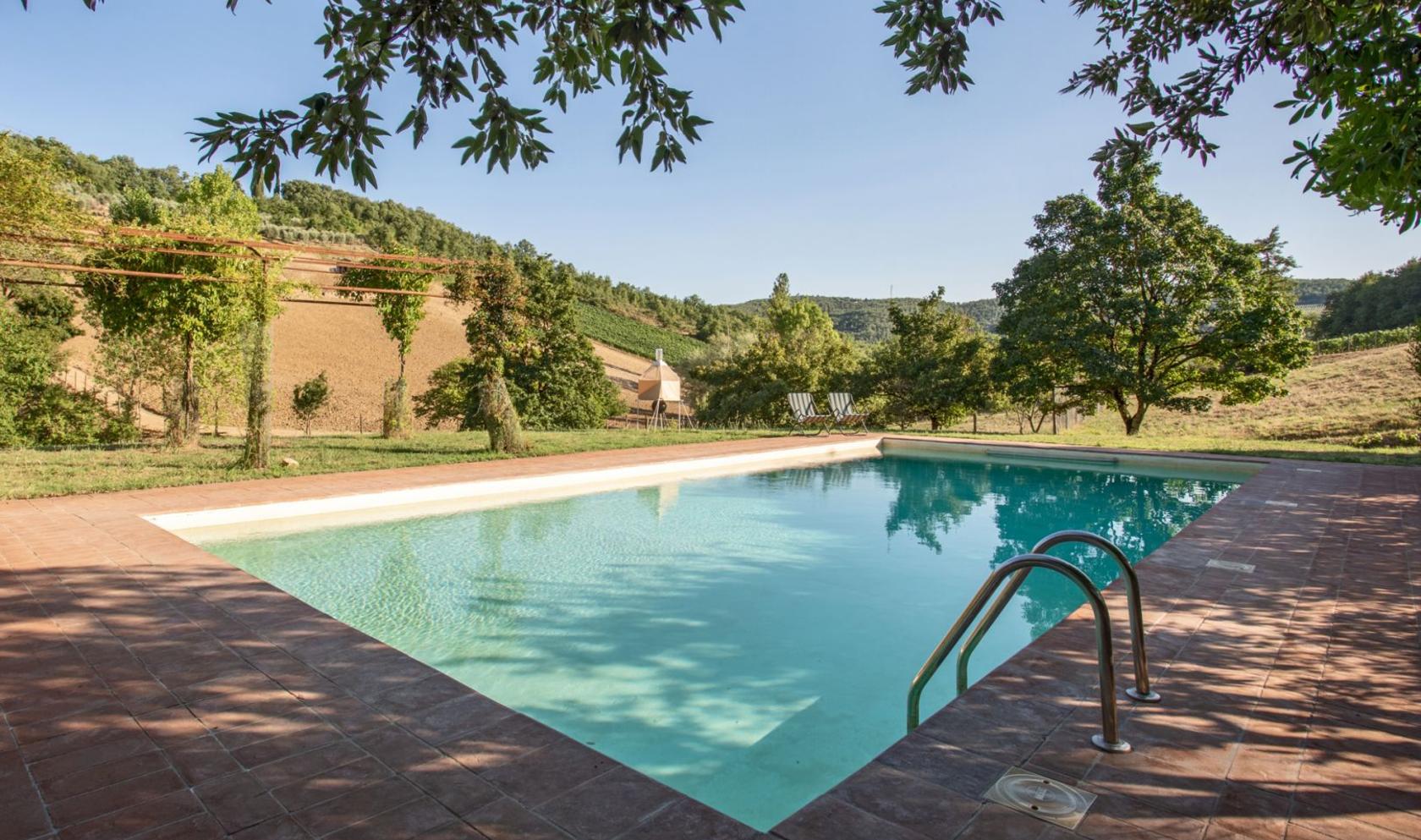 Toscana Immobiliare - Charming farmhouse with panoramic swimming pool and olive grove for sale in the province of Siena, Tuscany